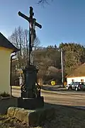 Kříž před kaplí