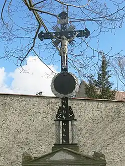 Krucifix u domu čp. 104 ve Stružnici