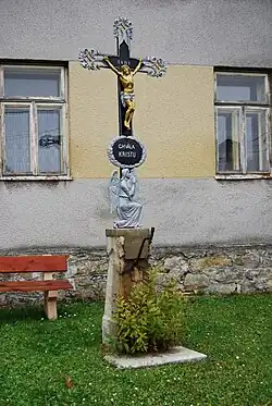 Kříž ve vesnici
