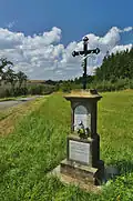 Kříž u odbočky ze silnice na Milkov