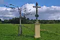 Kříž východně od vesnice