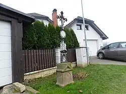 Kříž v Občinách (u čp. 137)