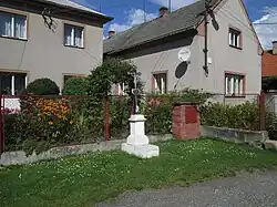 Kříž v jižní části vesnice
