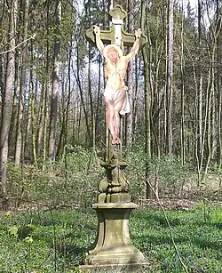Kříž v lesoparku Oslednice v Telči.jpg