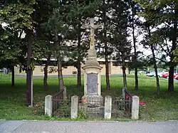 Pískovcový kříž ve Lhotě pod Strání