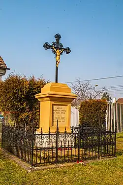 Křížek ve Svítkově u vlakové zastávky