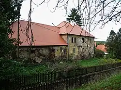 Křečov, fara-pohled od JZ.JPG