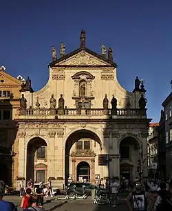 Průčelí kostela nejsvětějšího Salvátora od Carla Luraga, 50. a 60. léta 17. století.