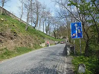 Silnice pod hradem Křivoklát