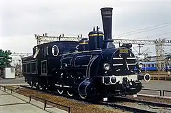 Lok 125-052 JDŽ, někdejší MÁV 326.363, Budapešť 653/94. Záhřeb 2003 (ilustrační, obr. lok. VNM není)