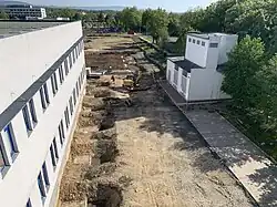 Začátek stavebních úprav. Pohled z knihovny.