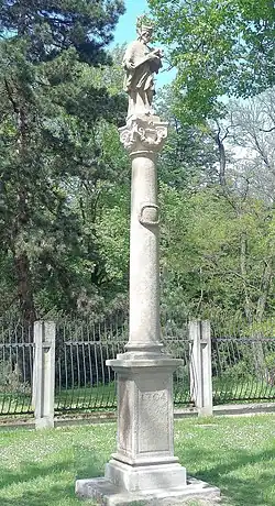 Sloup se sochou svatého Jana Nepomuckého