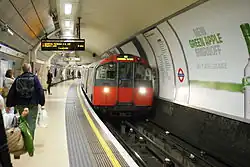 Nástupiště na stanici Knightsbridge