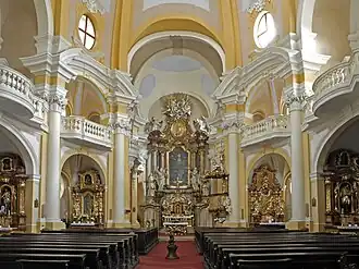 Pohled k hlavnímu oltáři