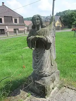 Plastika anděla u kaple v Kaňkově