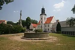 Kašna (Lomnice).JPG