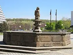 Kašna Most - náměstí.jpg