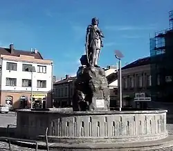 Kašna se sochou Záboje.jpg