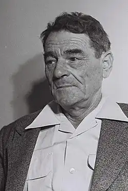 Luz na fotografii z listopadu 1955