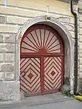 Vrata domu číslo 32