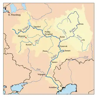 řeka a její povodí zvýrazněna vpravo na mapě povodí Volhy