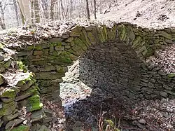 Kamenný most nad Podhořím v Oderských vrších poblíže hradu Drahotuš