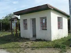 Autobusová zastávka v obci