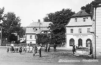 Na černobílé pohlednici (mezi léty 1932 až 1945)[12]