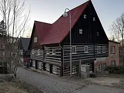 Pravé křídlo (čp. 84)