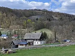 Vrch Kamenec (519 m) se suťovými poli v PR Kamenná hůra od Merboltic