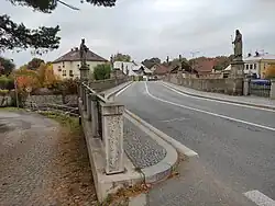 Kamenný most se sochami