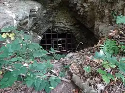 Kampanova díra u Hluboké nad Vltavou (2).jpg