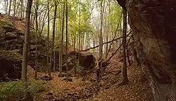 Skalní útvary v PP skrývající vodopády