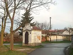 Kaple Panny Marie v Dolních Sekyřanech (Q37177988) 01.jpg