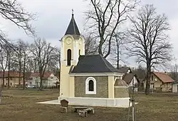 Kaple na návsi