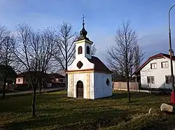 Kaple v Nové Včelnici v Husově ulici (Q38035926).jpg