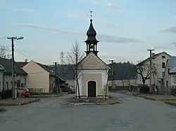 Kaplička na návsi