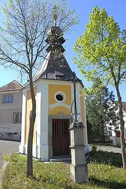 Kaplička bezděkov pod tremsinem.jpg