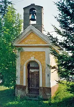 Kaplička na návsi v Chrašťanech