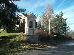 Kaplička u Trpíst (Q38149468).jpg
