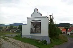 Kaplička v Čímicích u hřiště (Q66054648).jpg