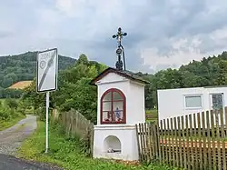 Kaplička ve Vernířovicích na rozcestí (Q38188960).jpg