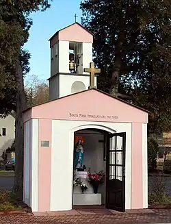 Kaple Neposkvrněného početí P. Marie v Kuří (z čelního pohledu)