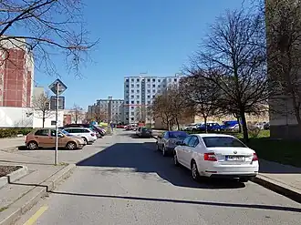 Kardašovská východním směrem od západního ústí ulice Krylovecké