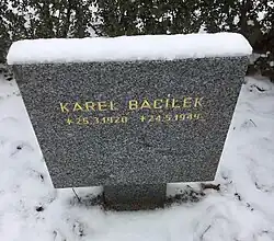 Symbolický hrob na Ďáblickém hřbitově v Praze