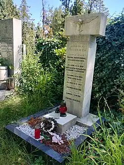 Kenotaf Karla a Jaroslava Evaldových na Vinohradském hřbitově