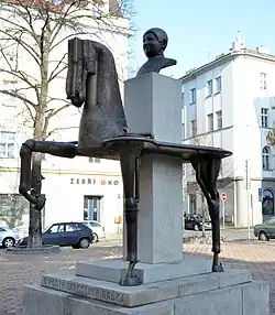 Pomník Jaroslava Haška (2005)