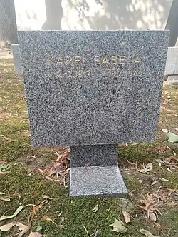 Symbolický hrob Karla Sabely na Čestném pohřebišti popravených a umučených z padesátých let (III. odboj) na Ďáblickém hřbitově v Praze.