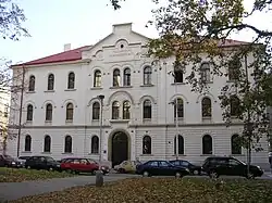Karlínské náměstí 8, škola.jpg