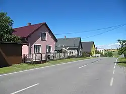 Domy čp. 186-188 u hlavní silnice směr Opava